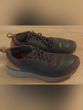 New Balance Men's Olive Green and Tan Athletic Sneakers